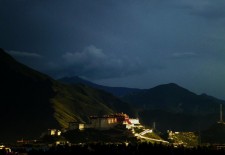 འོད་ཟེར། ལྷ་སར་སྡོད་རིང་གི་ཚོར་སྣང༌།